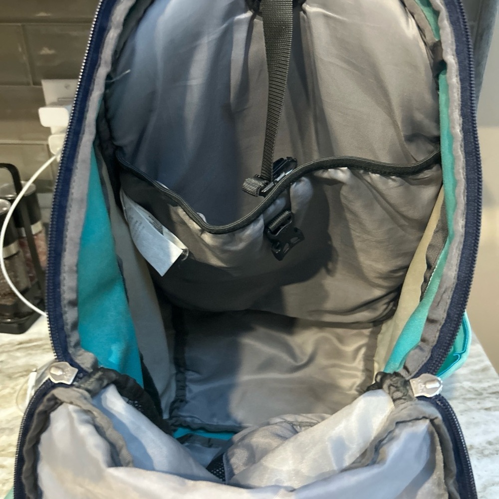 Patagonia Yerba 24L Backpack  Blue Teal Hiking Camping Unisex Padded Work School - Picture 7 of 12
